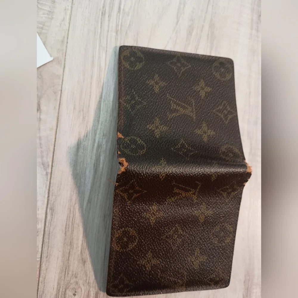 Louis Vuitton Men’s Monogram Billfold Wallet